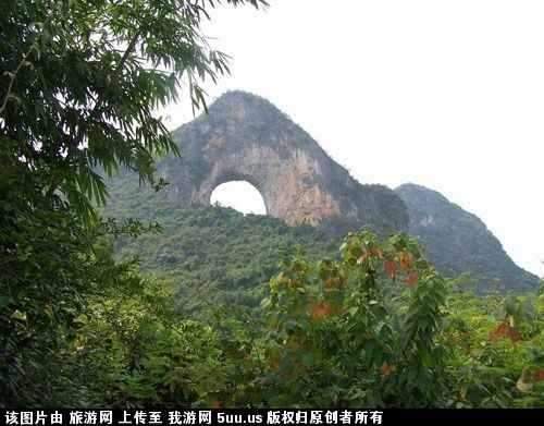 阳朔月亮山.jpg
